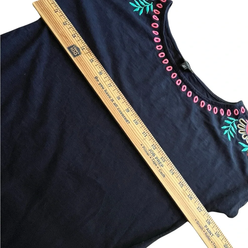 Talbots women’s size extra small Navy Top with Pink Embroidery